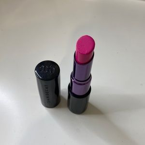 UD LIPSTICK IN “MATTE MENACE”
